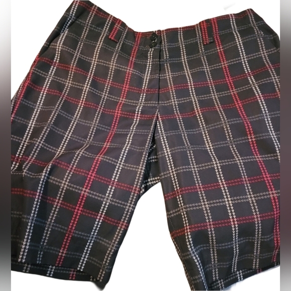 Nike Golf Shorts In Dark Grey and Red Plaid Check 6 - Picture 1 of 4